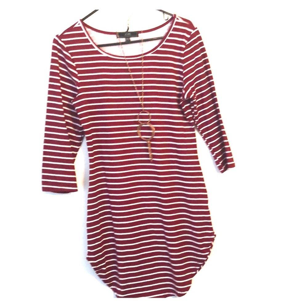 Stripped dress with gold necklace. Stretchy L🎈